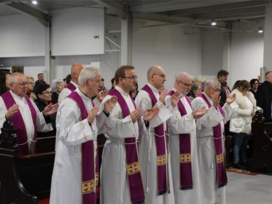 /aktualnosti/2025/12/Slavljena misa za pokojne katedralne služitelje (10).jpg