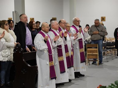 /aktualnosti/2025/12/Slavljena misa za pokojne katedralne služitelje (11).jpg
