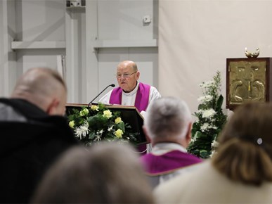 /aktualnosti/2025/12/Slavljena misa za pokojne katedralne služitelje (7).jpg