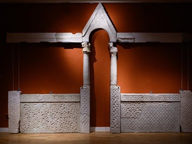 /aktualnosti/2025/Otvorena izložba U početku bijaše kraljevstvo u Galeriji Klovićevi dvori/Otvorena izložba U početku bijaše kraljevstvo u Galeriji Klovićevi dvori (15).jpg