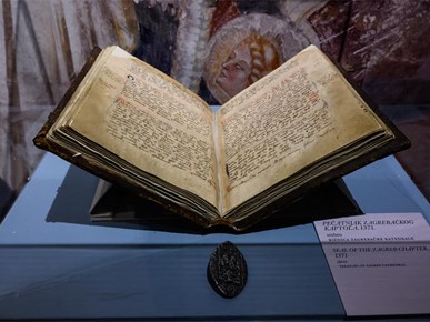 /aktualnosti/2025/Otvorena izložba U početku bijaše kraljevstvo u Galeriji Klovićevi dvori/Otvorena izložba U početku bijaše kraljevstvo u Galeriji Klovićevi dvori (18).jpg