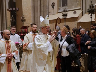 /aktualnosti/2026/B/260404 Nadbiskup Kutleša predvodio Vazmeno bdjenje u Zagrebačkoj katedrali (15).JPG
