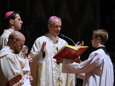 /aktualnosti/2026/B/260404 Nadbiskup Kutleša predvodio Vazmeno bdjenje u Zagrebačkoj katedrali (24).JPG