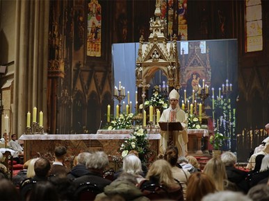 /aktualnosti/2026/B/260404 Nadbiskup Kutleša predvodio Vazmeno bdjenje u Zagrebačkoj katedrali (35).JPG
