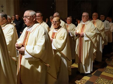 /aktualnosti/2026/B/260404 Nadbiskup Kutleša predvodio Vazmeno bdjenje u Zagrebačkoj katedrali (5).JPG