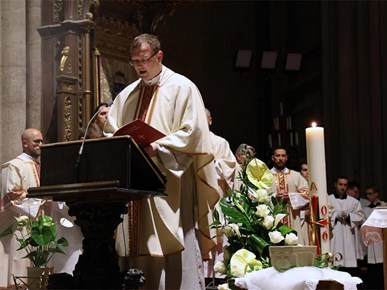 /aktualnosti/2026/B/260404 Nadbiskup Kutleša predvodio Vazmeno bdjenje u Zagrebačkoj katedrali (8).JPG