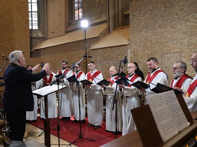 /aktualnosti/2026/B/260405 Nadbiskup Kutleša predvodio misu na Uskrs (9).JPG