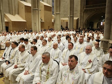 /aktualnosti/2026/B/Nadbiskup Kutleša predvodio Misu posvete ulja u Zagrebačkoj katedrali (6).JPG